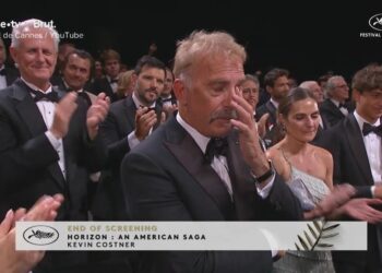 Kevin Costner Breaks Down During 10-Minute Standing Ovation as Whitney Houston’s ‘I Will Always Love You’ Echoes Through the Arena — A Moment That Stopped Time!