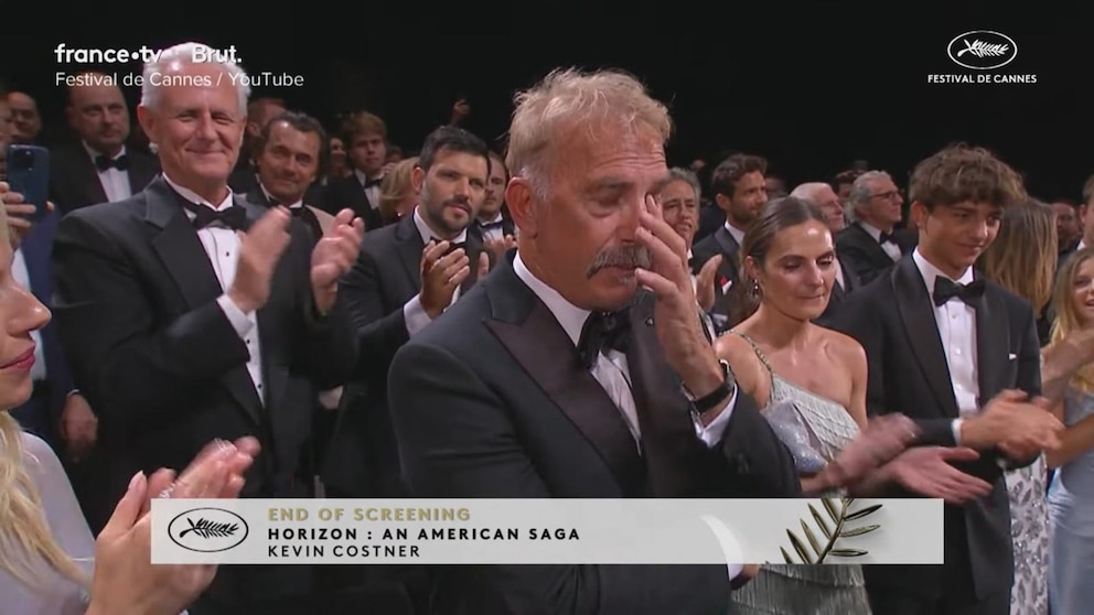 Kevin Costner receives 7 minute standing ovation