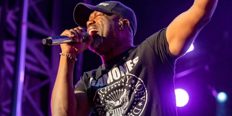 Darius Rucker Walks Off Stage After 4 Songs Says “I Can’t Sing Anymore” and Refunds Fans