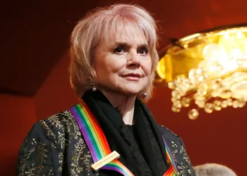 Linda Ronstadt’s receives one of the nation’s highest cultural accolades in a ceremony filled with heartfelt tributes and powerful performances.