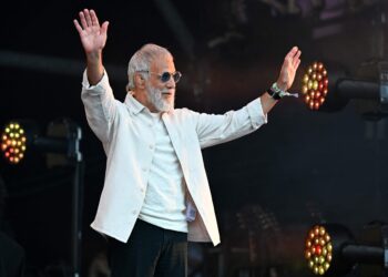75-Year-Old Cat Stevens Shocks Glastonbury as “Wild World” Ignites a Full-Blown Rock Resurrection—Gen Z Screams Every Word, No Auto-Tune, Just Raw Soul and a Timeless Anthem That Set the Crowd on Fire