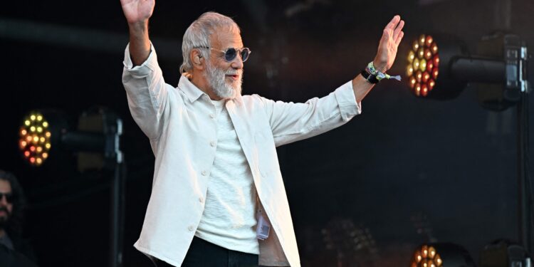 75-Year-Old Cat Stevens Shocks Glastonbury as “Wild World” Ignites a Full-Blown Rock Resurrection—Gen Z Screams Every Word, No Auto-Tune, Just Raw Soul and a Timeless Anthem That Set the Crowd on Fire