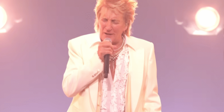 Rod Stewart Rocks the American Music Awards with Timeless Classic “Forever Young”