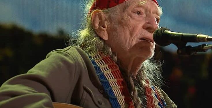 Willie Nelson Melts Hearts at 92 with His Hilarious and Heartfelt Take on the “I’ll Always Pick You” Trend—Choosing His Beloved Guitar Trigger in a Touching Tribute to Their Decades-Long Bond That’s More Legend Than Love Story