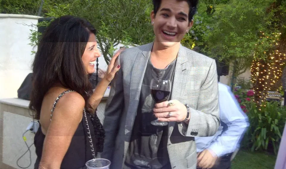 “Here Comes The Bride—And Her Boys!” Adam Lambert Stuns Wedding Guests By Walking His Mother Down The Aisle With Brother Neil—Then Breaks The Room With A Surprise Duet That Leaves Everyone In Tears