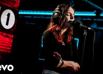 CHVRCHES Take Us to Another Dimension with Hauntingly Beautiful Cover of The 1975’s “Somebody Else” – Live from the BBC Radio 1 Live Lounge!