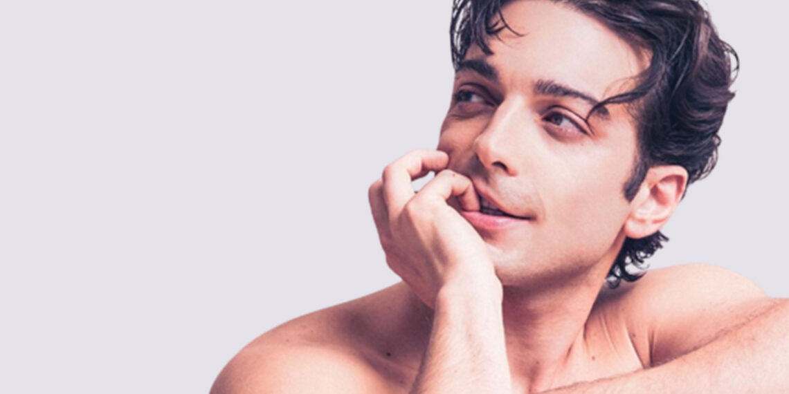 Gianluca from Il Volo has stunned fans by stepping away from the spotlight to embrace a quiet life in the Italian countryside. Photos of him playing guitar surrounded by nature have gone viral, stirring emotions across the fandom. Is this the beginning of a soulful new chapter — or just a peaceful pause before his grand return?