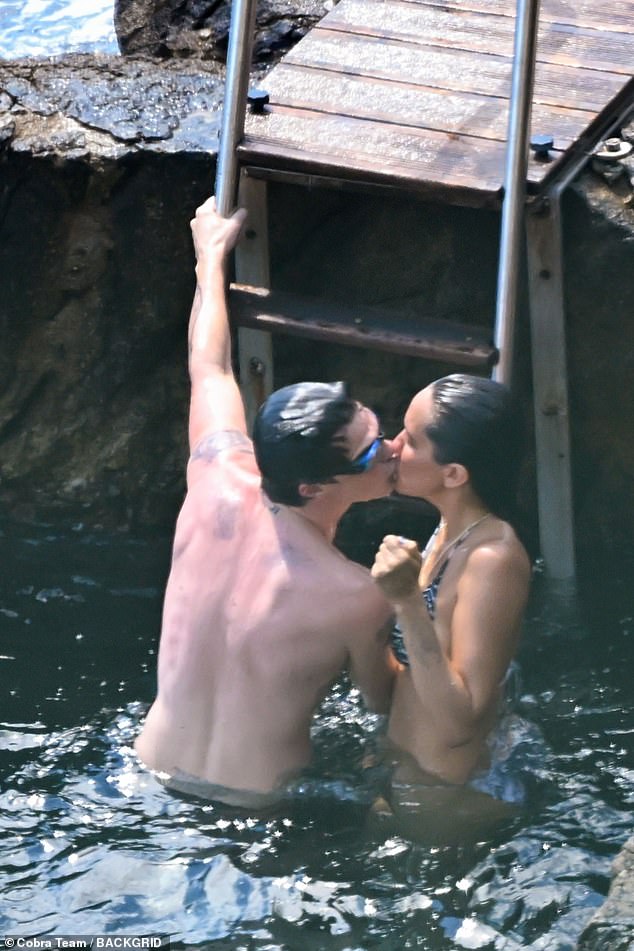 Yungblud packs on the PDA with bikini-clad Jesse Jo Stark to celebrate his birthday as they are seen together for the first time since split | Daily Mail Online