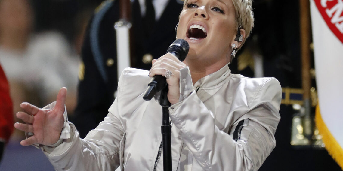 P!NK Brings the House Down at Super Bowl LII — Fighting the Flu but Still Belting the National Anthem Like a True Rock Queen, Leaving 70,000 Fans and Millions at Home Covered in Goosebumps!