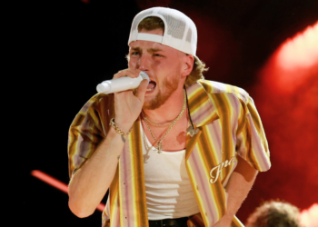 Bailey Zimmerman Stops Concert To Give Glory To God