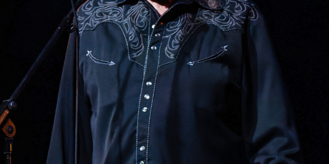 Robert Plant’s Hyde Park Concert Turns Hilarious Chaos as a Seagull Lands on Stage and a Cat Makes a Surprise Appearance