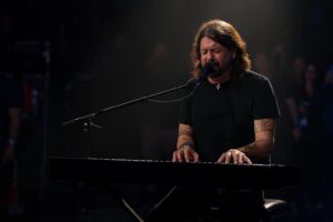 The Sound of Goodbye: Dave Grohl’s Heartbreaking Tribute to Taylor Hawkins at Wembley as He Faces the Stage Alone, Battles Emotion, and Witnesses a Shocking Performance by Hawkins’ Son in a Night of Tears, Music, and Unforgettable Memories
