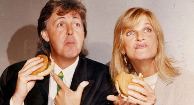 It wasn’t just a song but a dream put to music when Paul and Linda McCartney released Heart Of The Country, a hymn to love and freedom that carried them far from the chaos of Beatlemania into fields, farms, and family life, and every note felt like a quiet rebellion, a reminder that happiness could be found not in fame but in simplicity, with Linda’s presence woven through the melody like sunlight through leaves, and fans whispered that this wasn’t simply a track on Ram but a manifesto of the life they chose, a love letter to the countryside that became their eternal refuge.