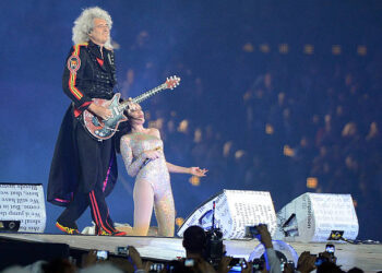 Even on a projection some 20 years after his death, Brian May’s guitar can still control and whip up an entire audience of 50,000+ people, which very few deceased musicians can do. Each riff cuts through the air with the precision of a living, breathing performer, and the stadium pulses as if Brian himself were striding across the stage. Fans wave, cheer, and sway, caught in a spell where time seems to fold, merging past and present in one electrifying moment. In that instant, it’s not just a hologram—it’s a resurrection, a reminder that true legends never fade, and their music continues to breathe life into every heart it touches
