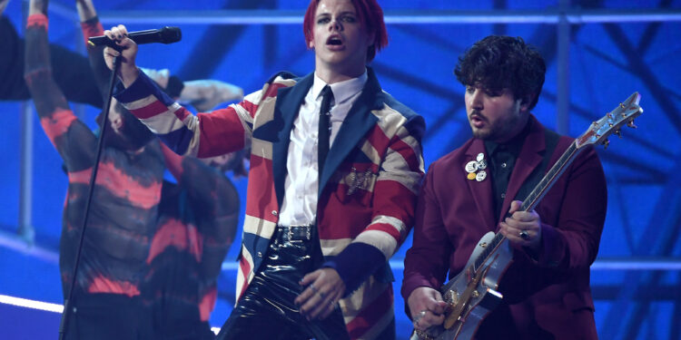 Yungblud Ignites the Olympic Homecoming with a Spine-Tingling Cover of David Bowies Heroes — An Unforgettable Moment!